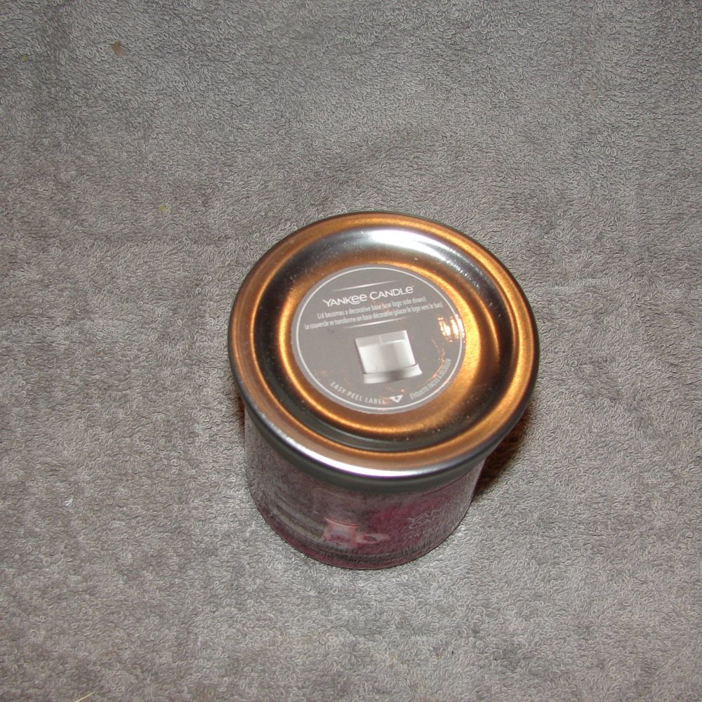 DSC"Y-17" A small Yankee Candle